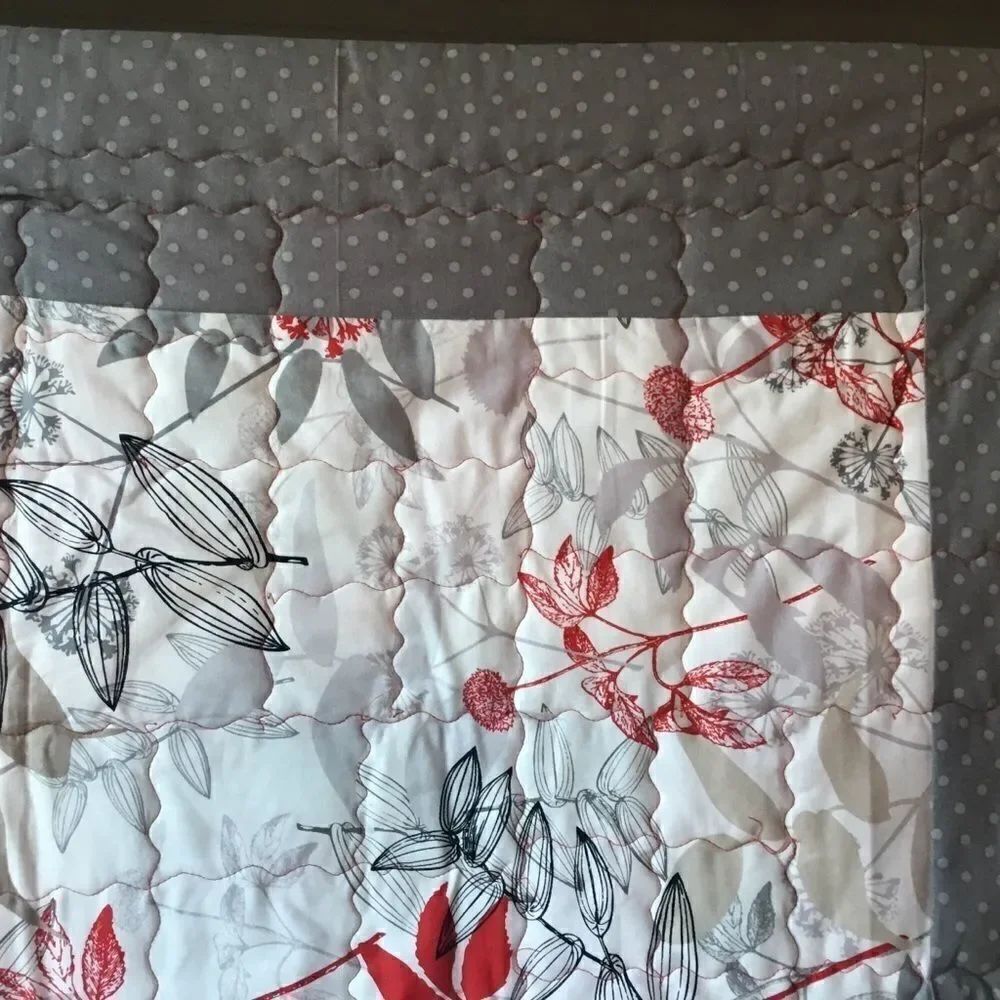 Handmade Quilt   - Picture 9 of 16